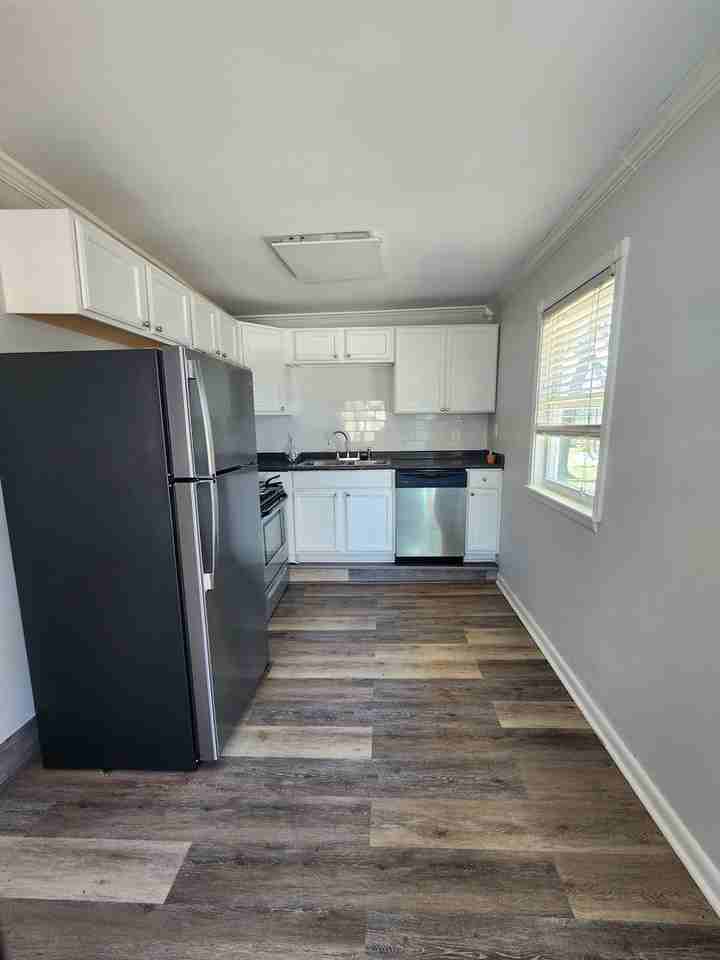 1506 Oakwood Ave Ne #1 - Photo 5 of 15