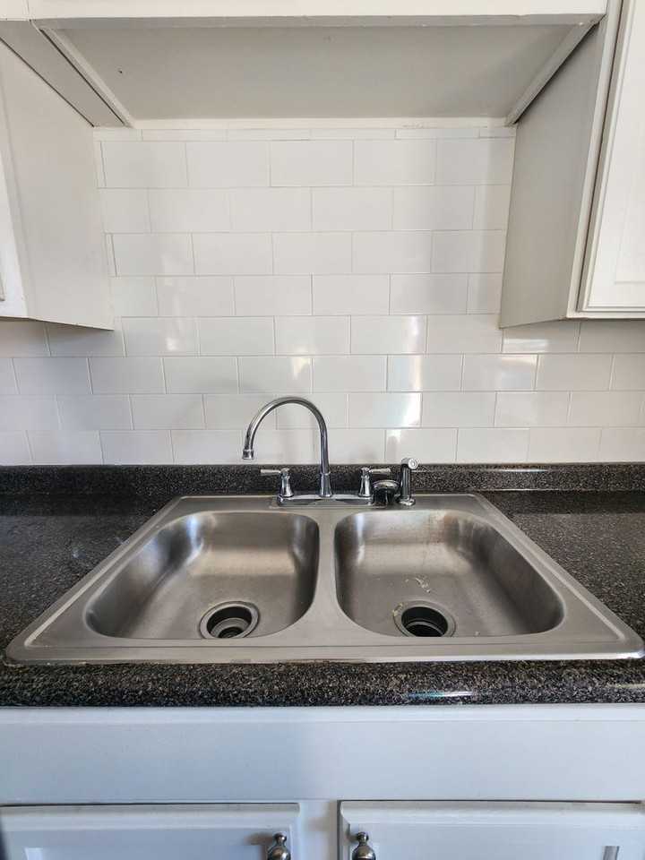 1506 Oakwood Ave Ne #1 - Photo 6 of 15