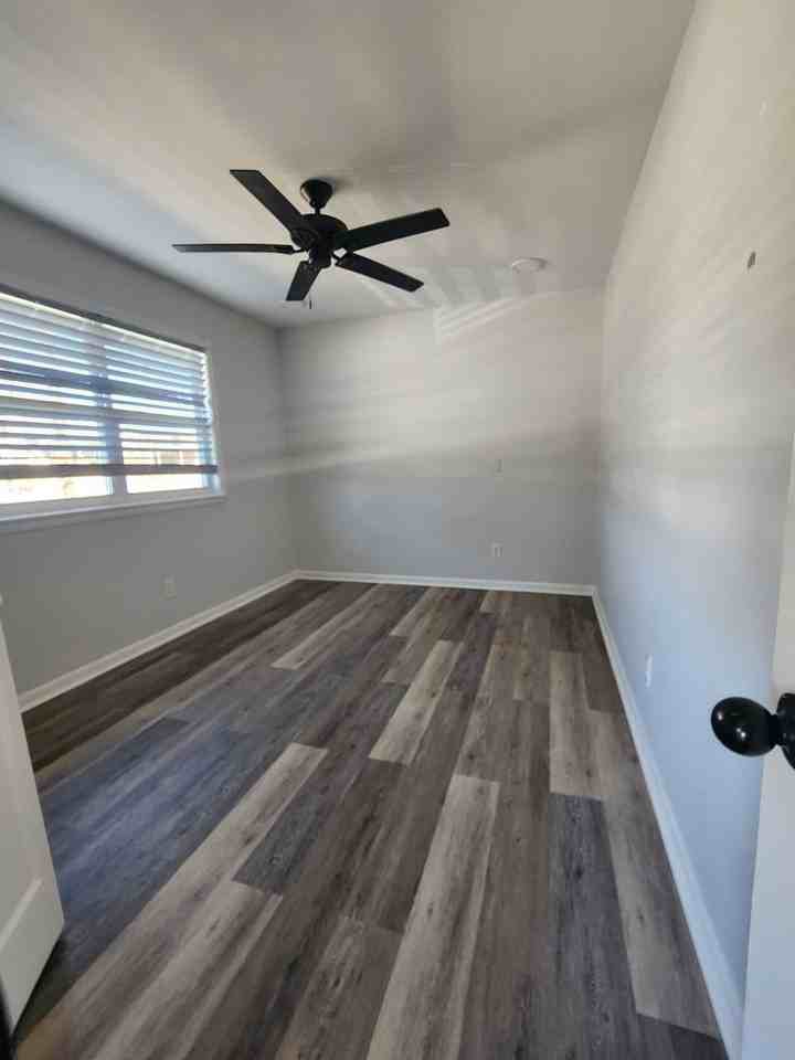 1506 Oakwood Ave Ne #1 - Photo 7 of 15