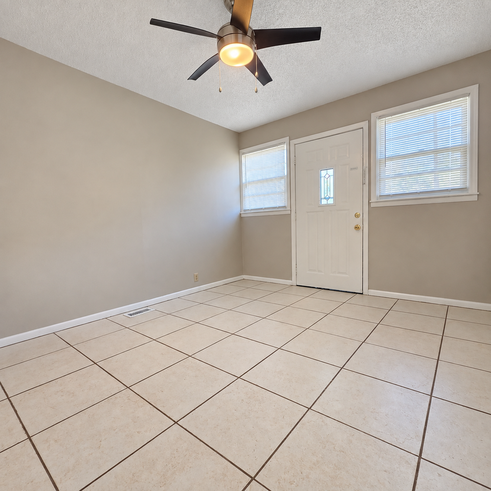 4511 Austin Ave Nw - Photo 4 of 18