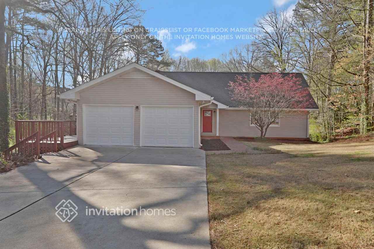 2221 Perrin Dr - Photo 2 of 27