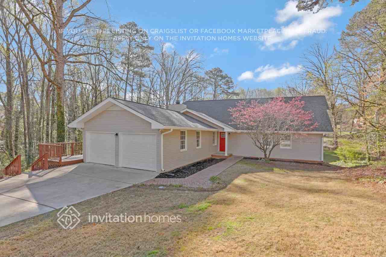 2221 Perrin Dr - Photo 3 of 27