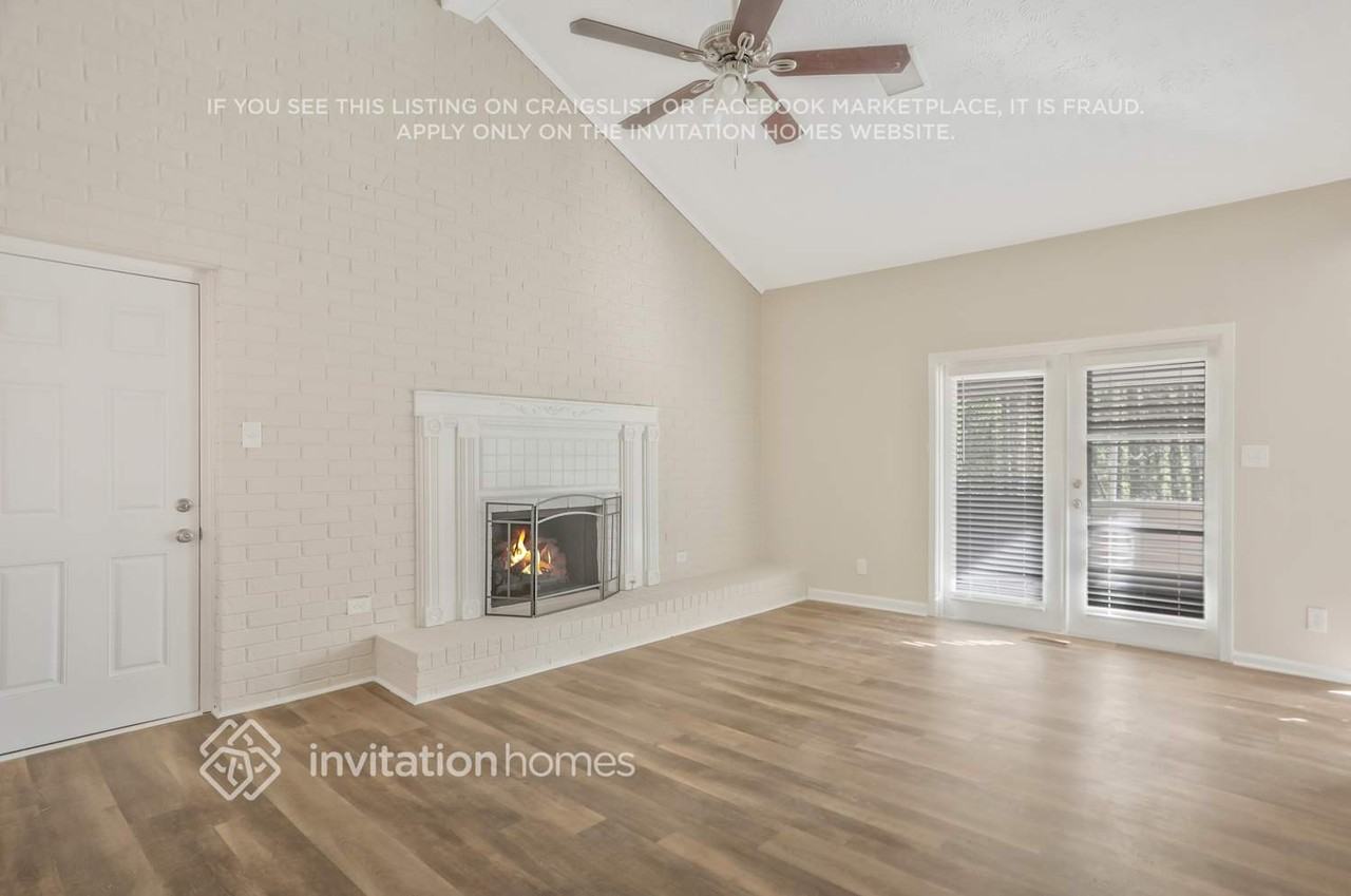 2221 Perrin Dr - Photo 4 of 27