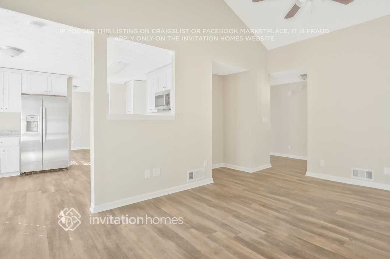 2221 Perrin Dr - Photo 5 of 27