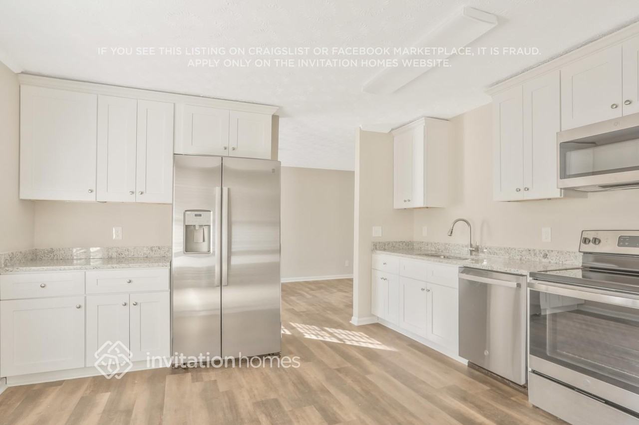 2221 Perrin Dr - Photo 6 of 27