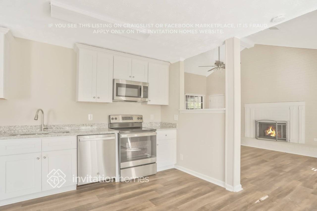 2221 Perrin Dr - Photo 7 of 27