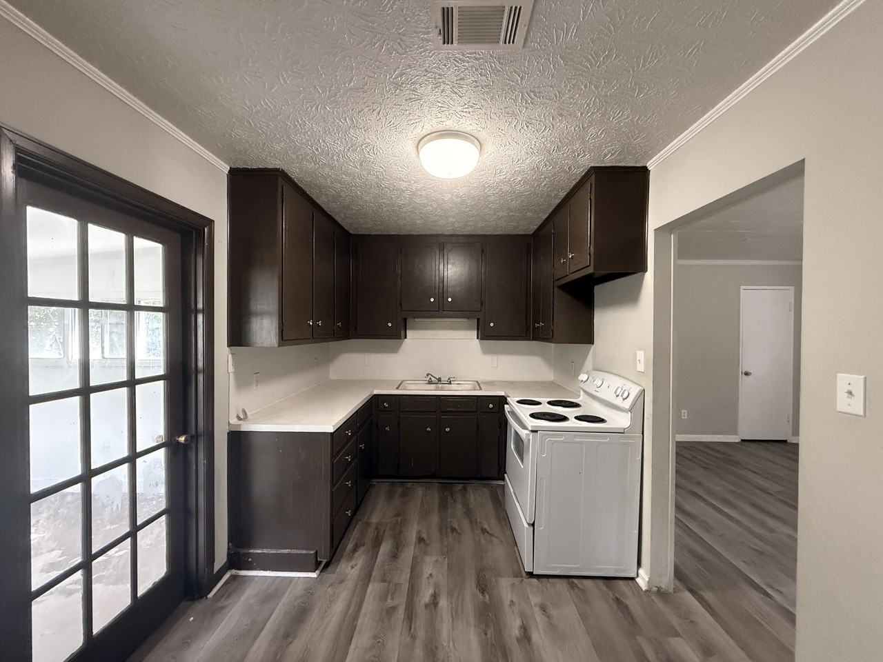 3462 East St - Photo 3 of 8