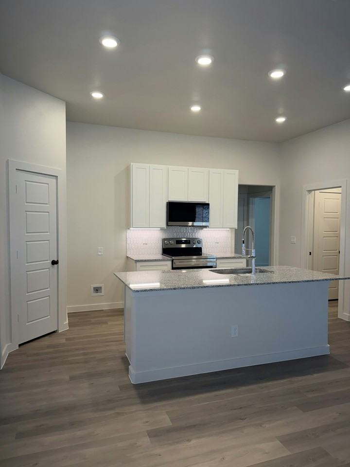 9204 Prairieland Drive - Photo 2 of 7