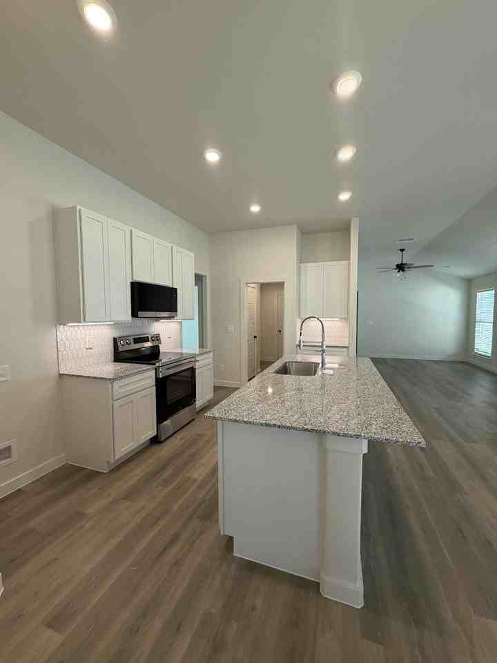 9204 Prairieland Drive - Photo 3 of 7