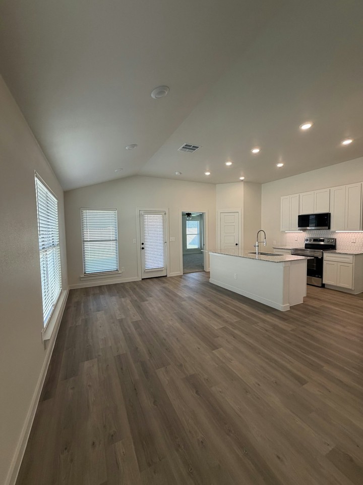 9204 Prairieland Drive - Photo 5 of 7