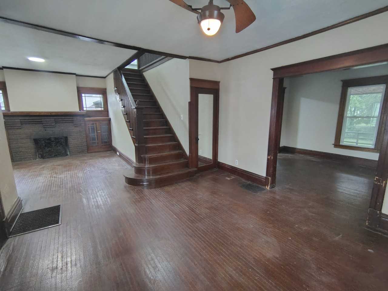 1208 Revell Ave - Photo 2 of 7