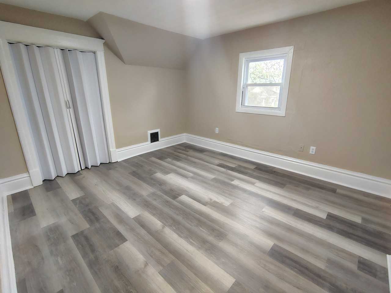 1208 Revell Ave - Photo 4 of 7
