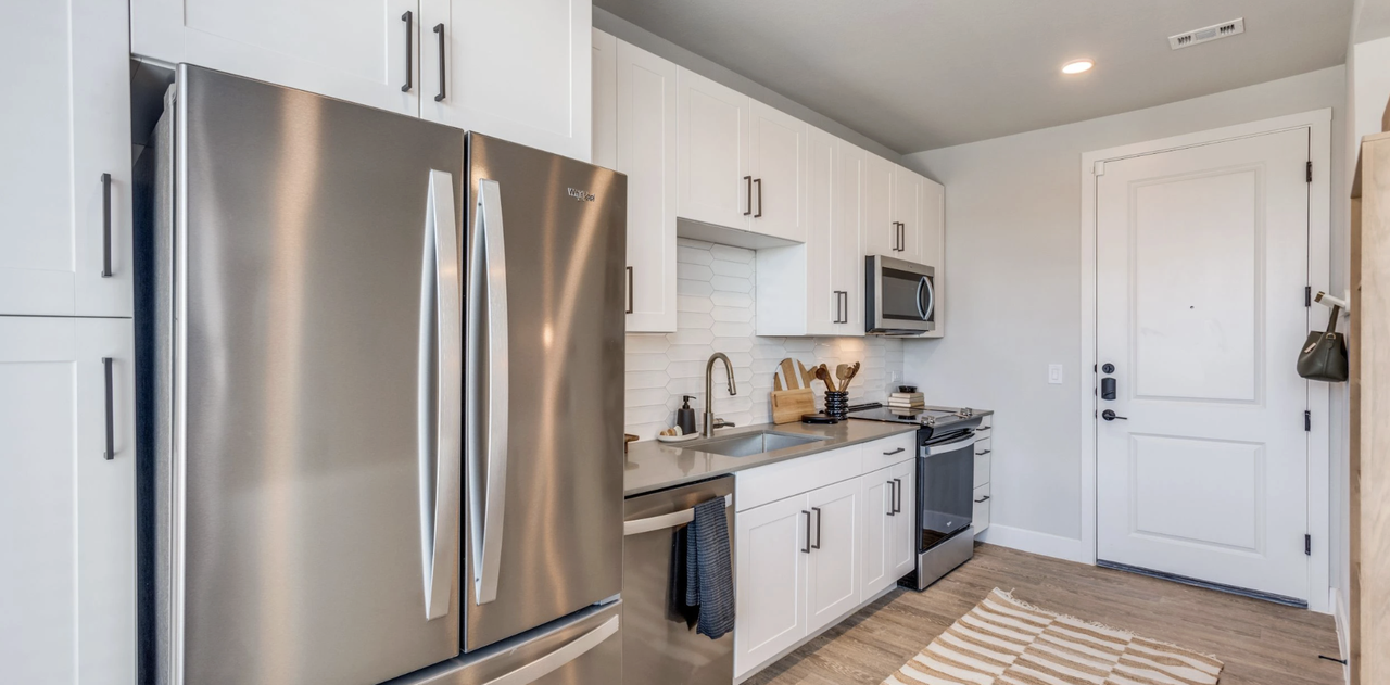 841 Airport Blvd - Photo 4 of 18