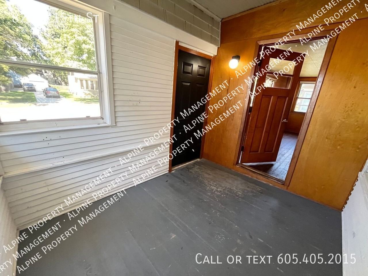 821 W 15th St - Photo 6 of 26