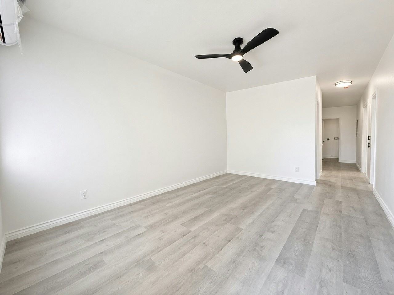 694 Illinois Ave , Unit 694 - Photo 3 of 11
