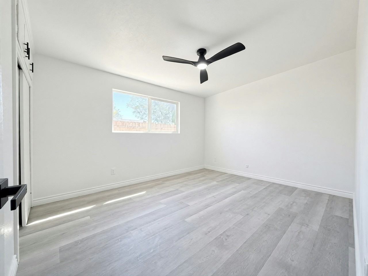 694 Illinois Ave , Unit 694 - Photo 6 of 11