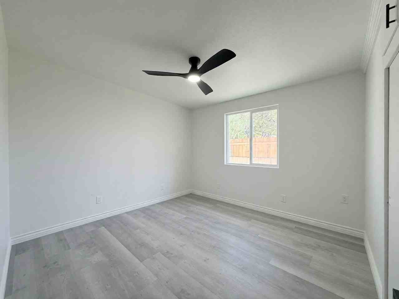 694 Illinois Ave , Unit 694 - Photo 7 of 11