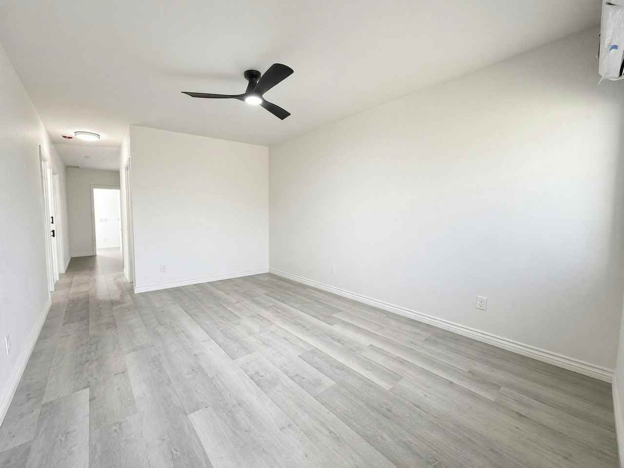 696 Illinois Ave, Unit 696 - Photo 3 of 12