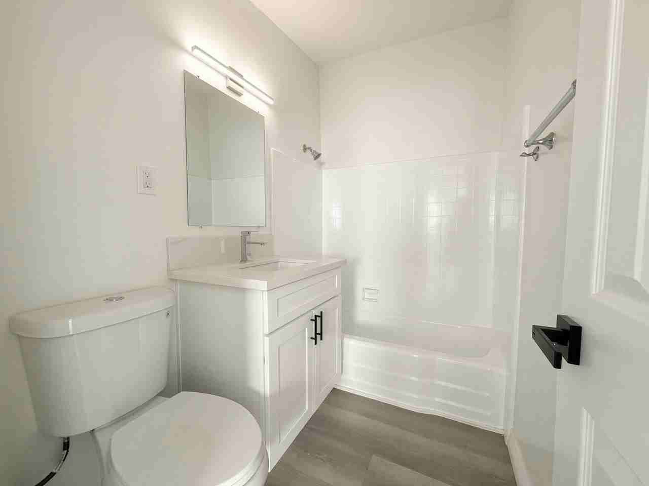 696 Illinois Ave, Unit 696 - Photo 5 of 12