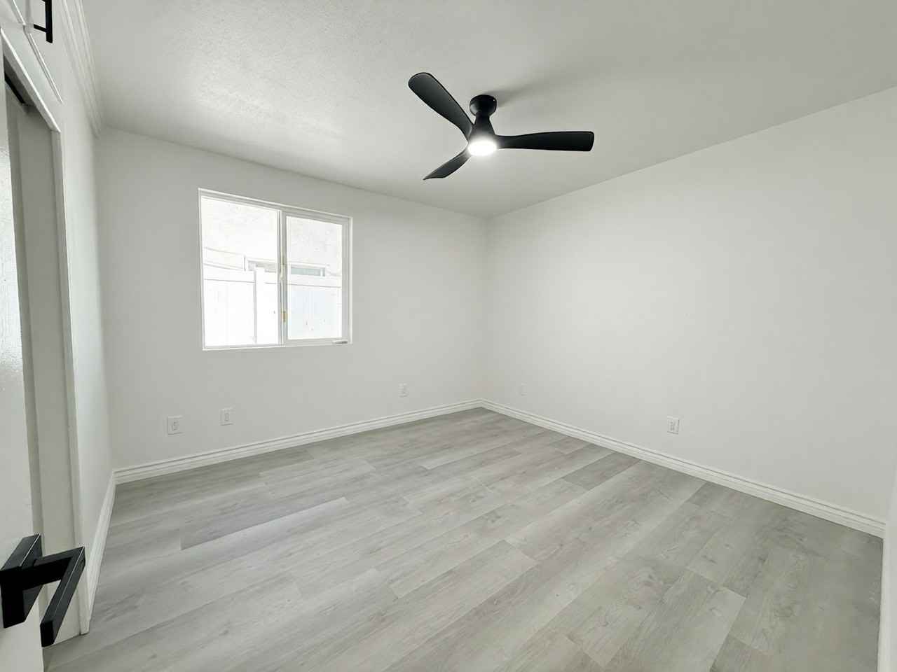 696 Illinois Ave, Unit 696 - Photo 6 of 12