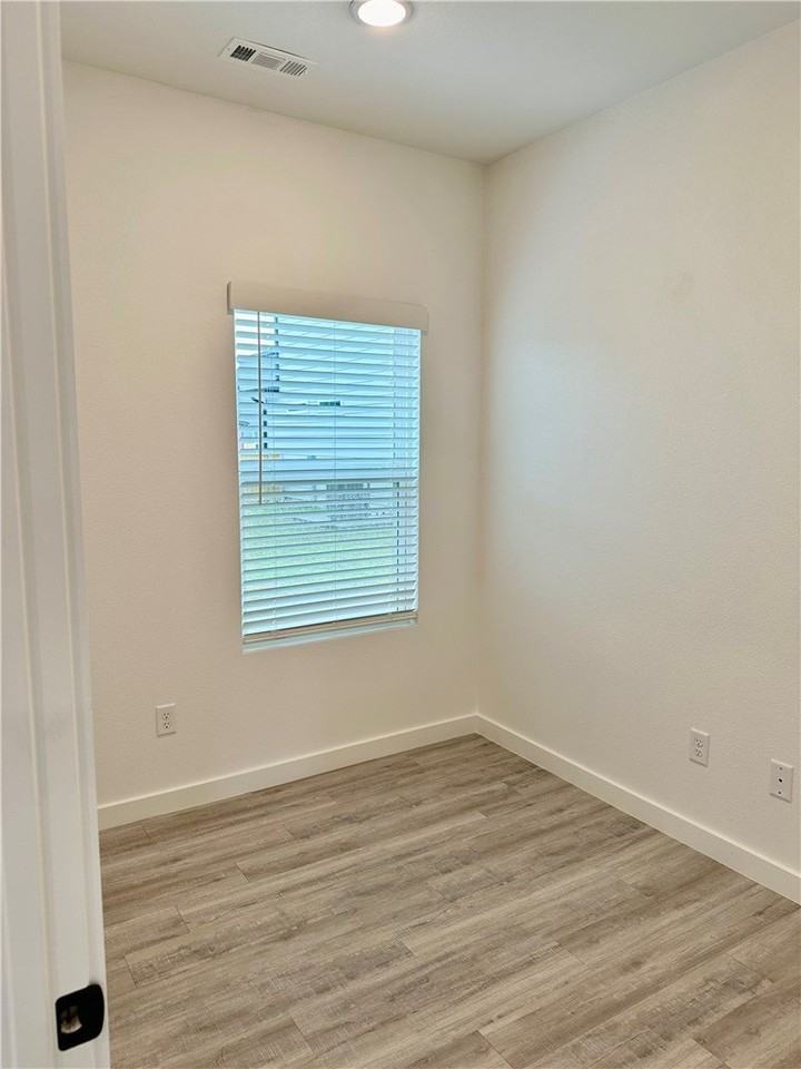 831 New York Ave - Photo 5 of 12