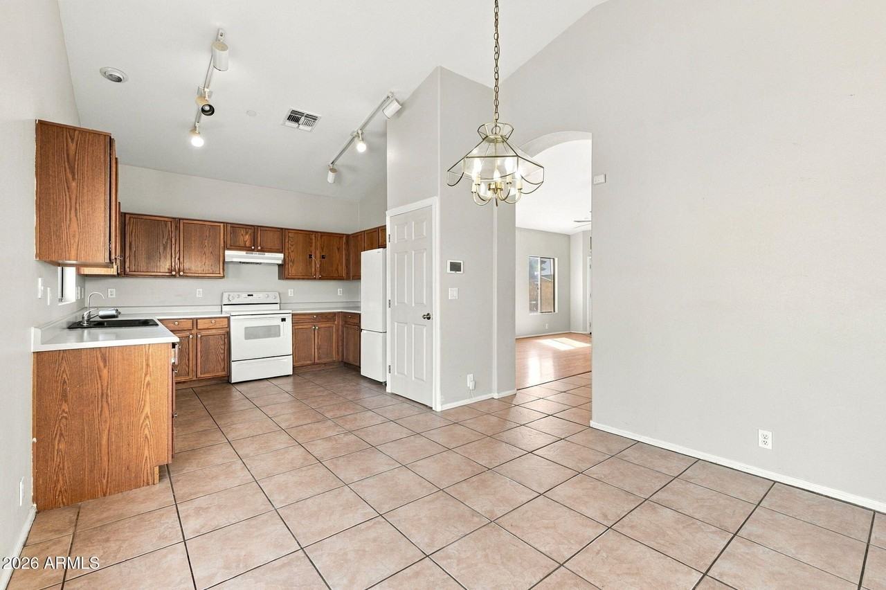 8776 W Cherry Hills Dr - Photo 4 of 18