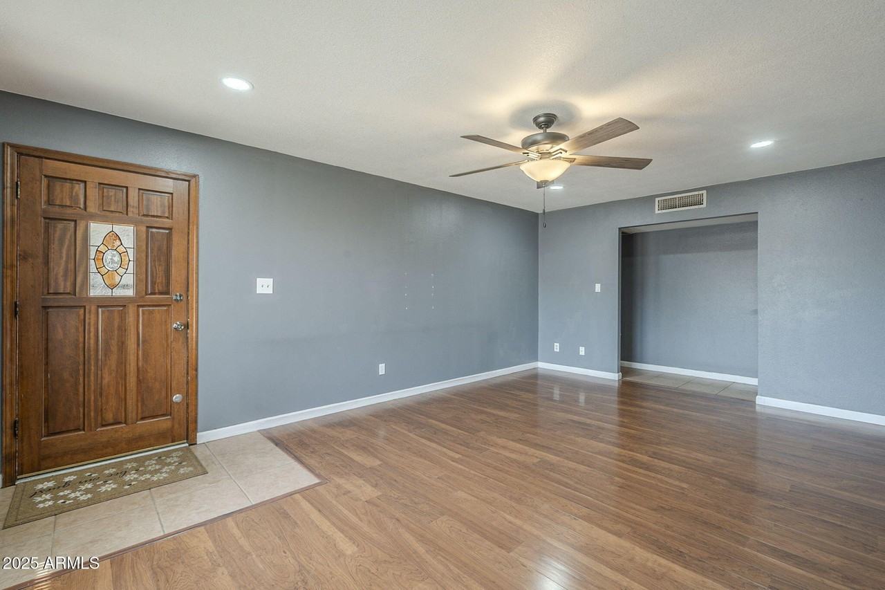 3236 S Kenwood Ln - Photo 5 of 36