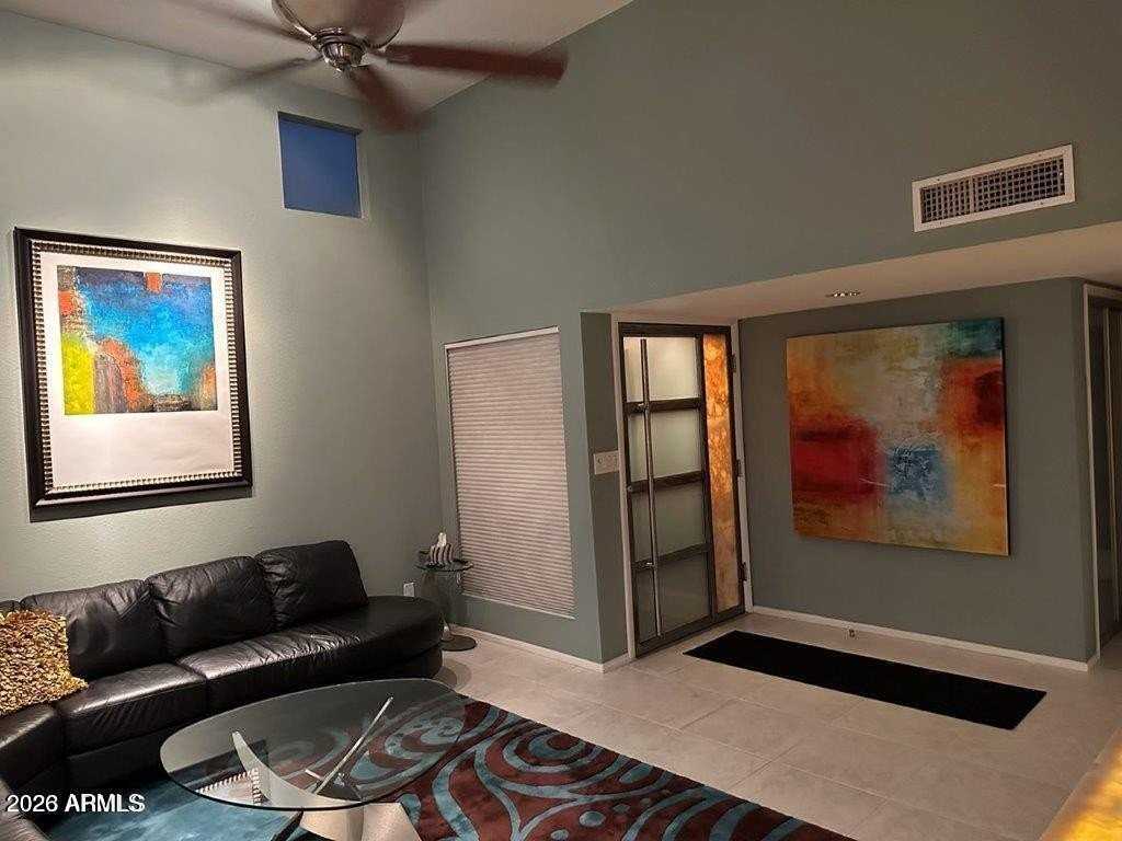 110 W Victoria Sq - Photo 5 of 30