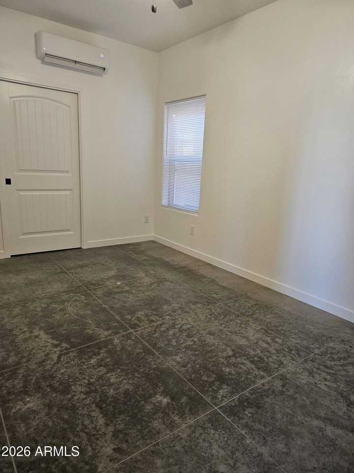 2206 Las Brisas Way - Photo 5 of 10