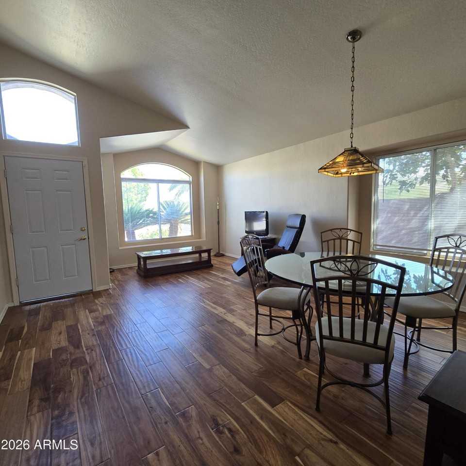 1125 E Montoya Ln - Photo 3 of 28