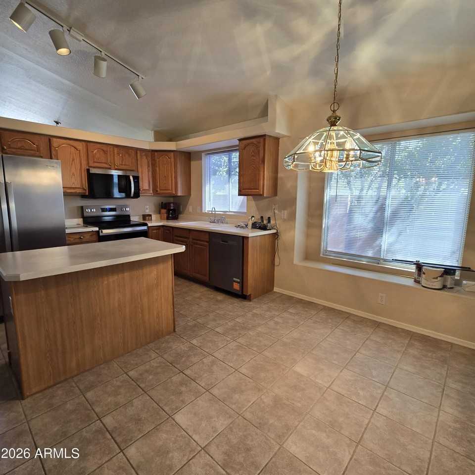 1125 E Montoya Ln - Photo 6 of 28