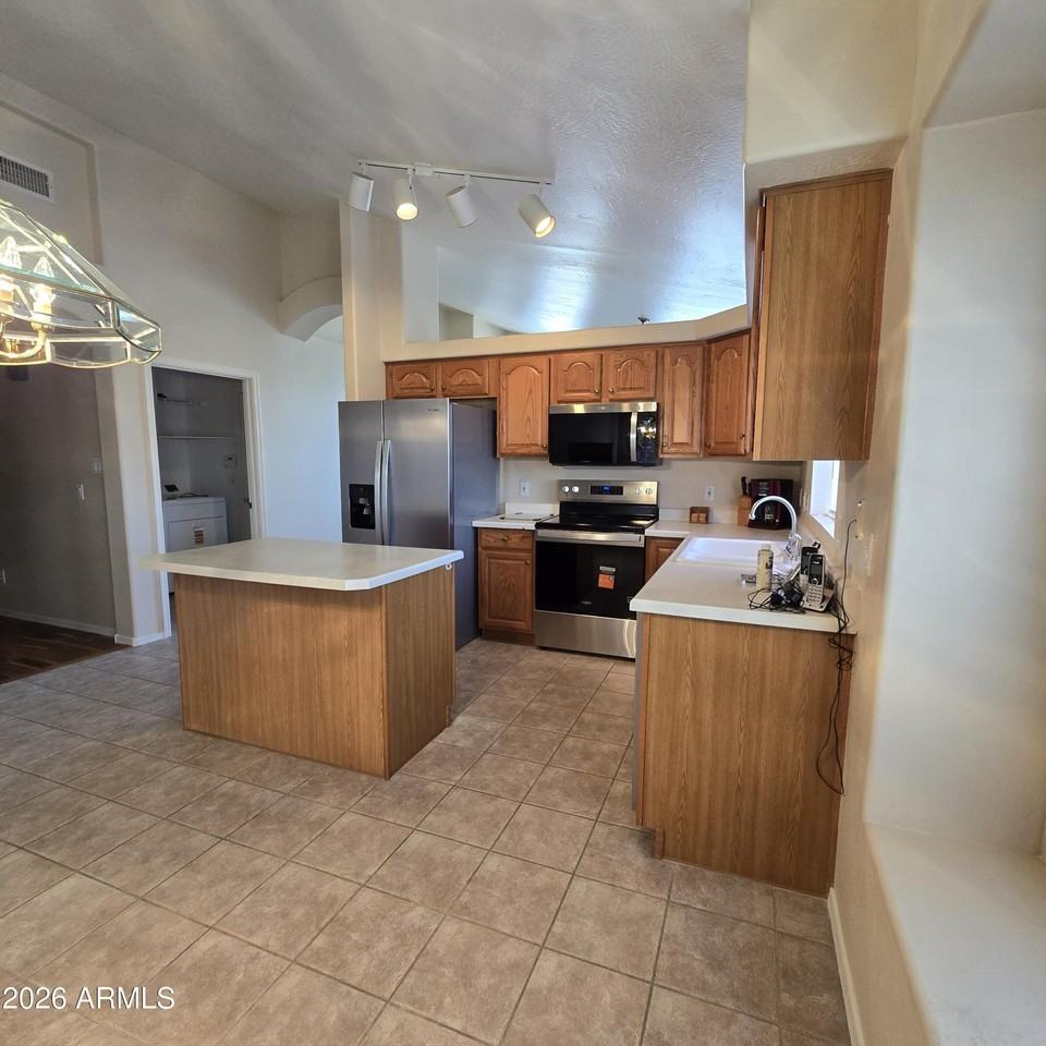 1125 E Montoya Ln - Photo 7 of 28