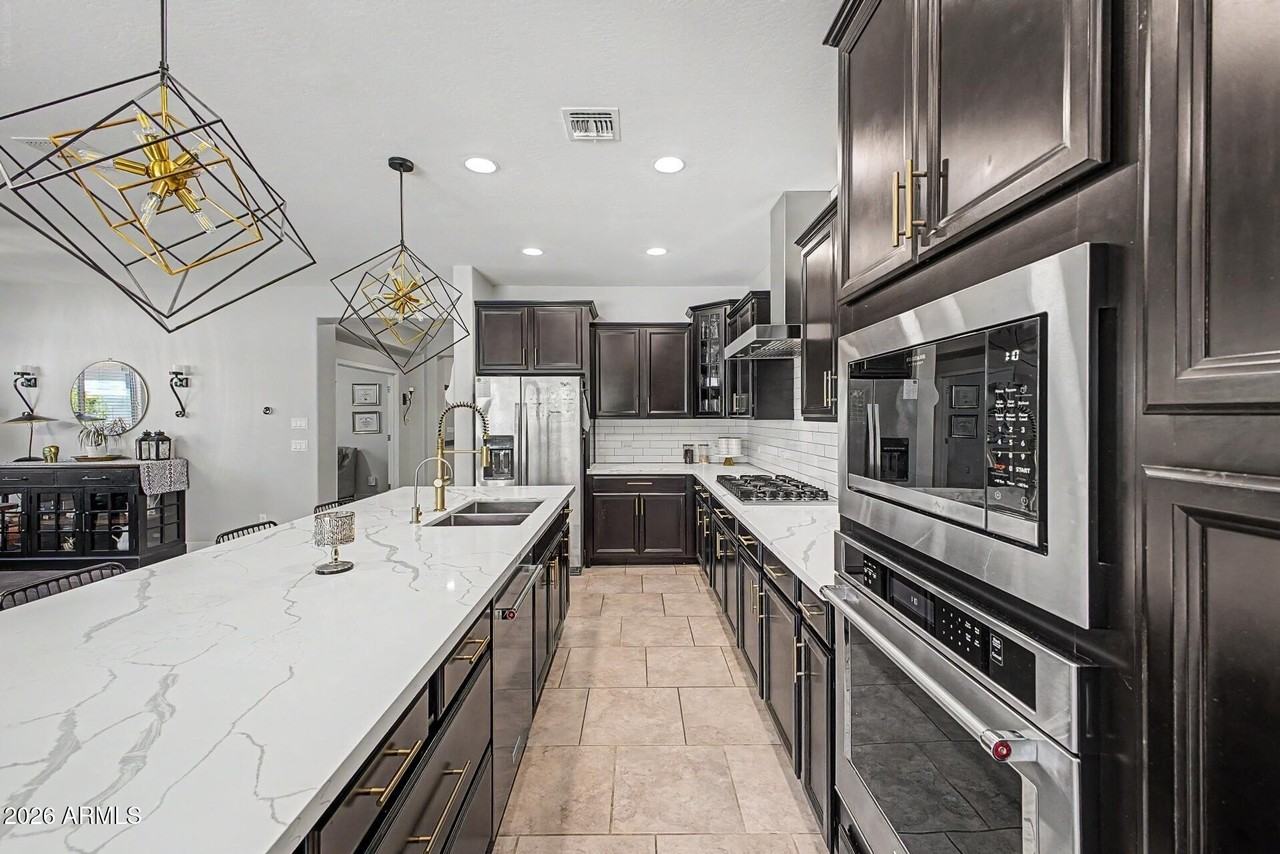 9020 S 41st Gln - Photo 3 of 33