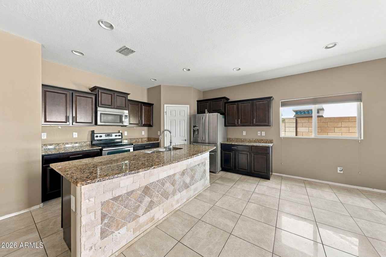25954 W Potter Dr - Photo 7 of 32