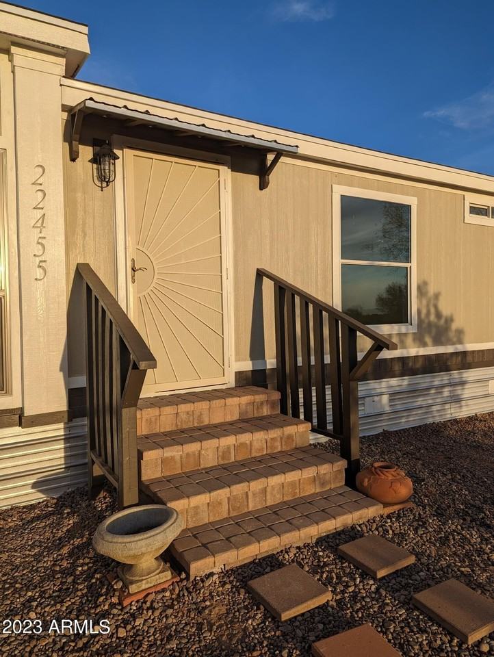 22455 E Royd Rd - Photo 3 of 26