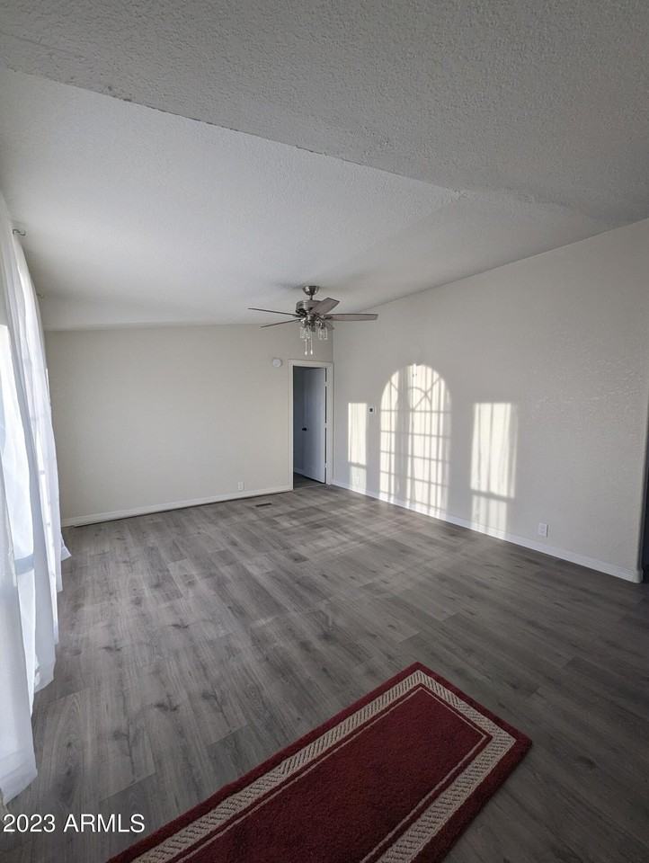 22455 E Royd Rd - Photo 4 of 26