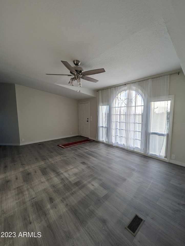 22455 E Royd Rd - Photo 5 of 26