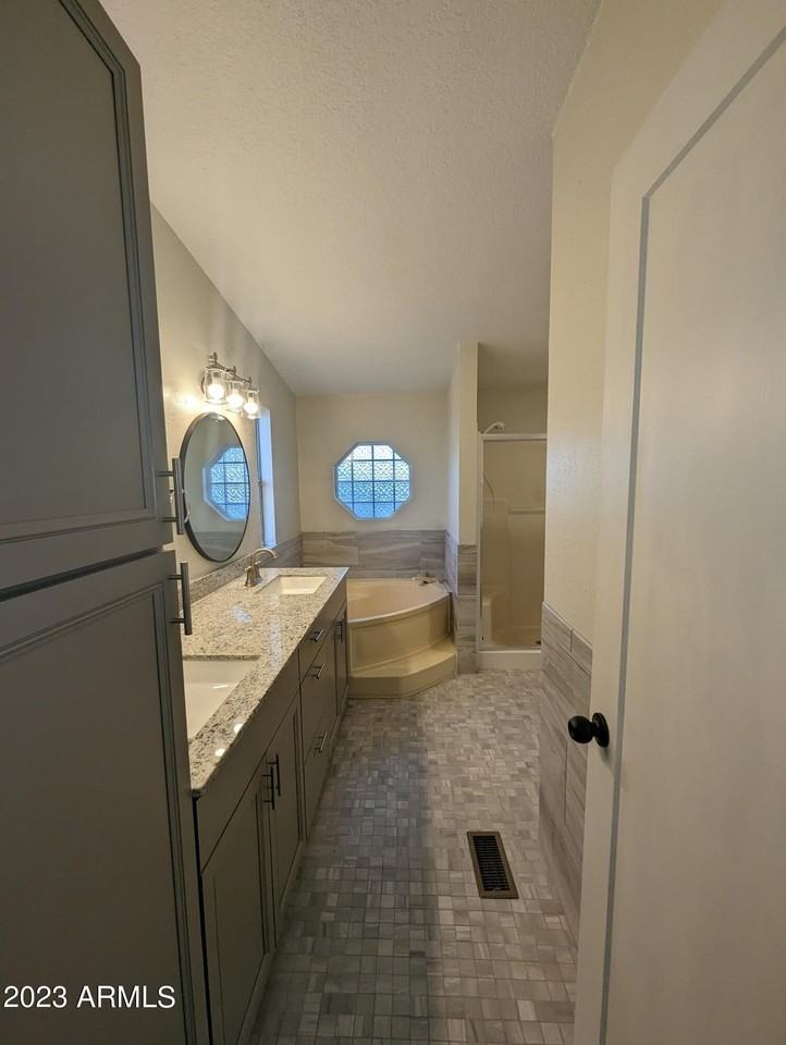 22455 E Royd Rd - Photo 7 of 26