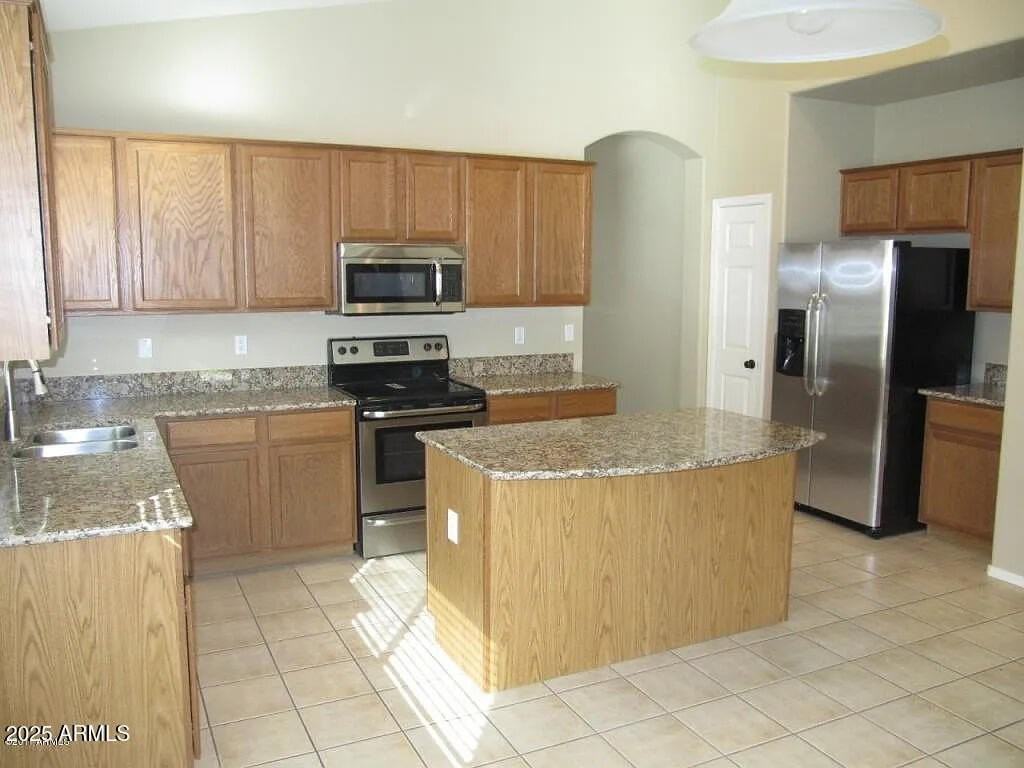 833 E Maddison St - Photo 4 of 22