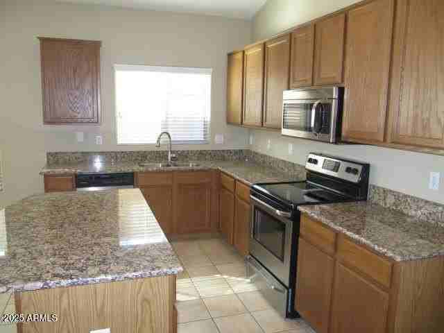 833 E Maddison St - Photo 5 of 22