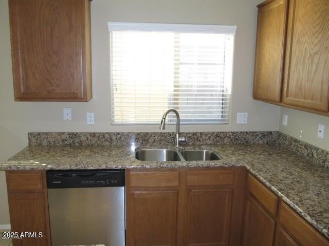 833 E Maddison St - Photo 6 of 22