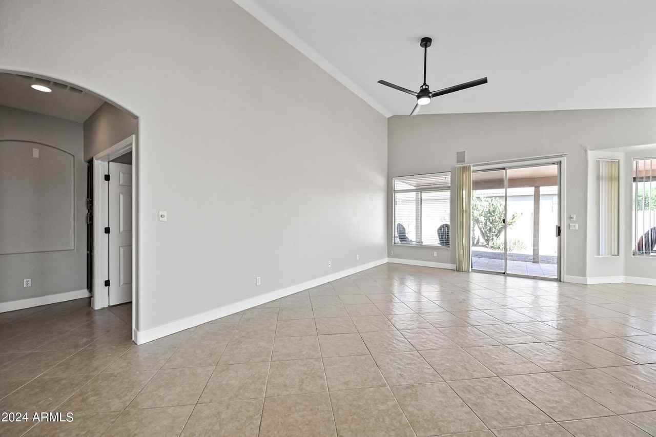 2463 N 138th Ave - Photo 5 of 30