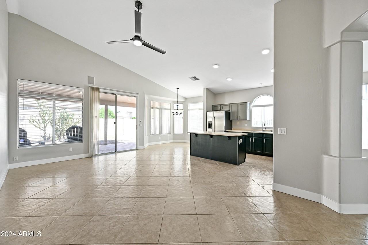 2463 N 138th Ave - Photo 6 of 30