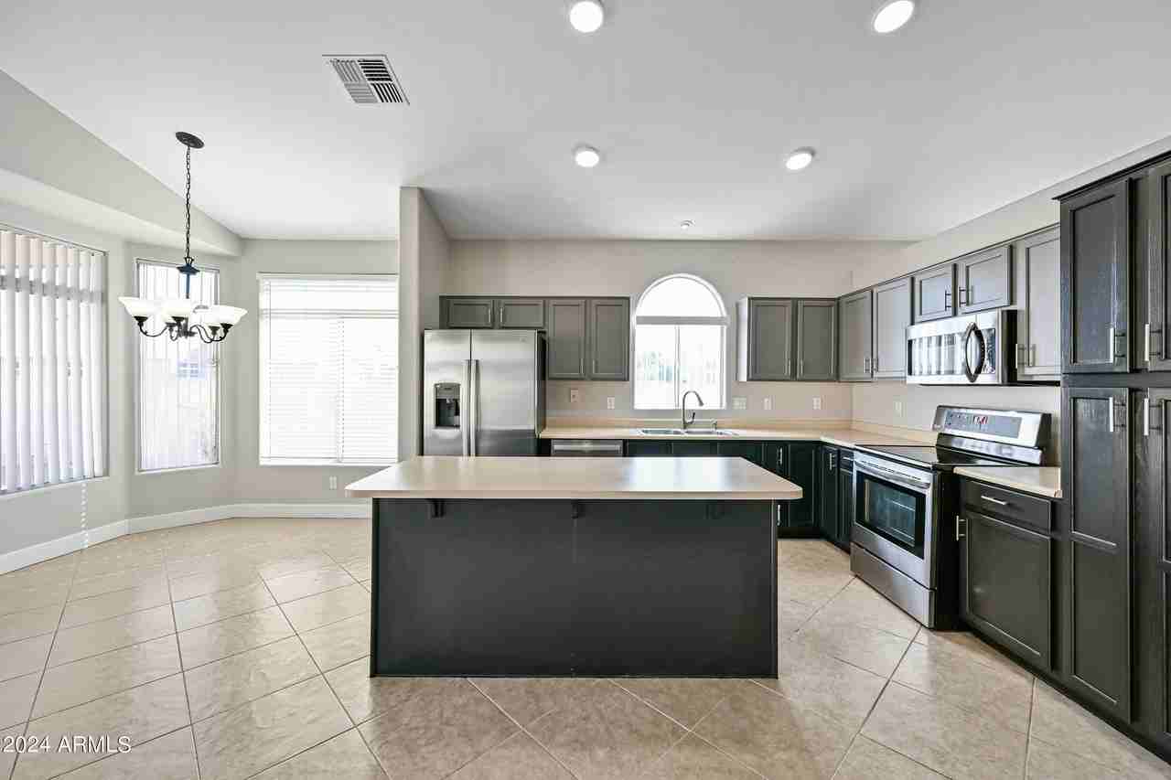 2463 N 138th Ave - Photo 7 of 30