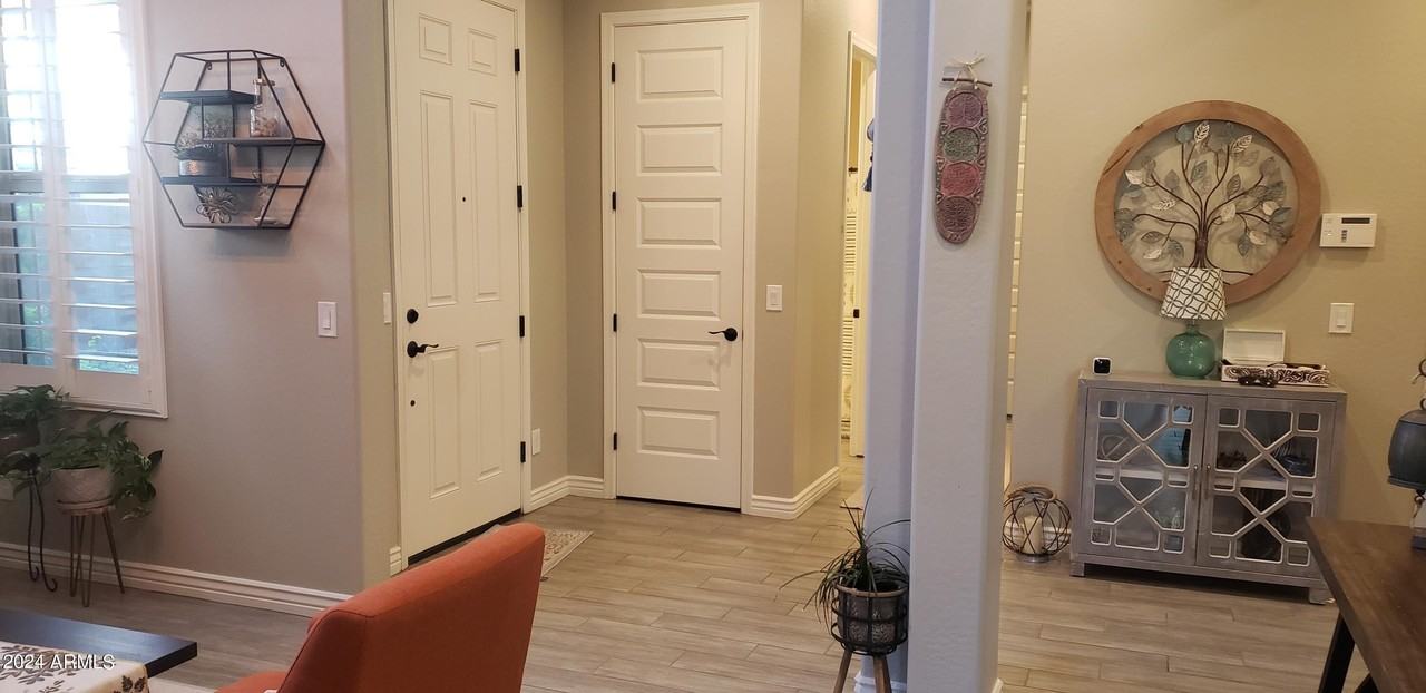 3318 E Los Gatos Dr - Photo 4 of 35