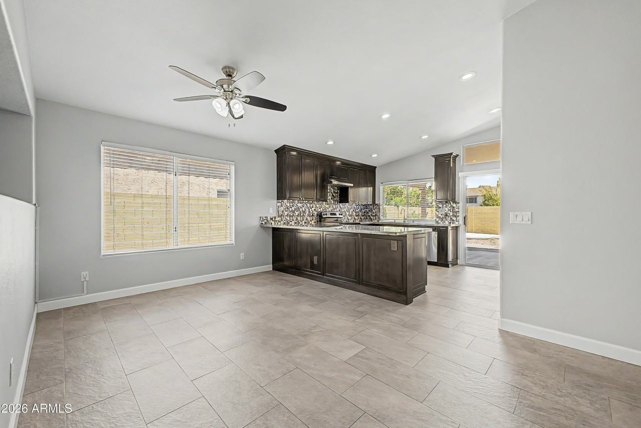 18619 N 40th Pl - Photo 5 of 25