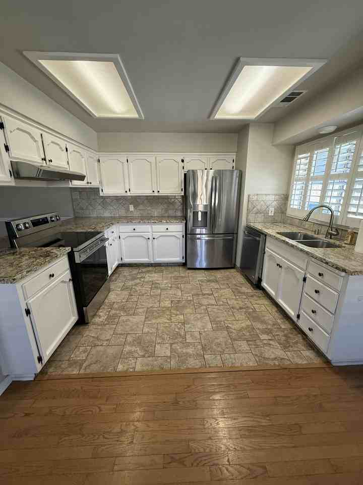 559 W Indianapolis Ave - Photo 3 of 9