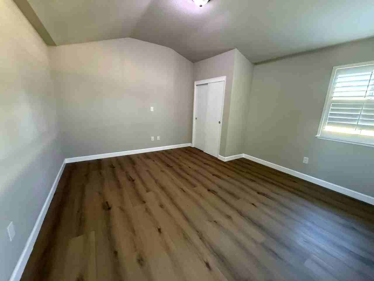 559 W Indianapolis Ave - Photo 4 of 9