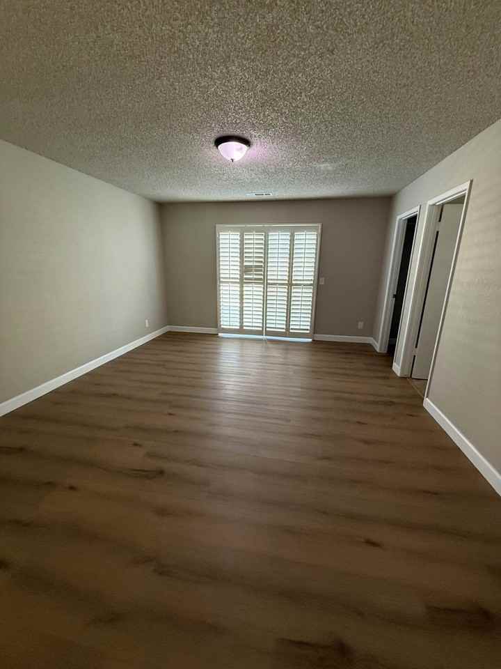 559 W Indianapolis Ave - Photo 6 of 9