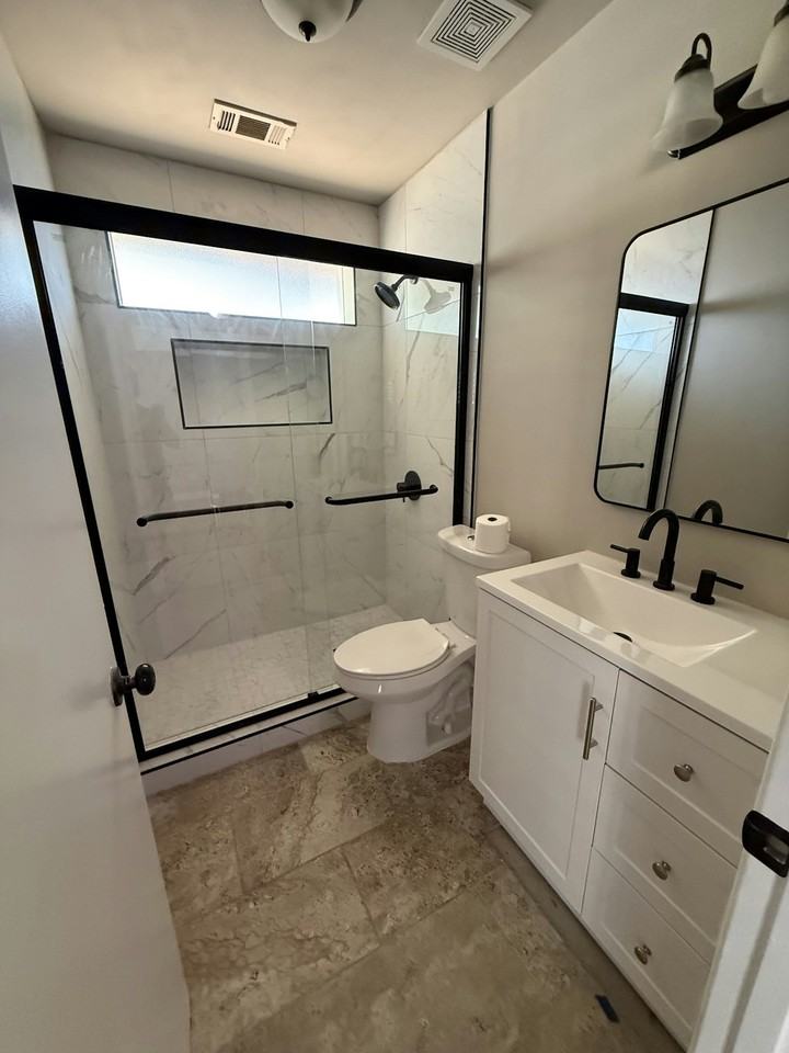 559 W Indianapolis Ave - Photo 7 of 9